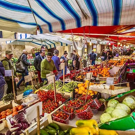 Attico Finocchiaro - Terrazza In Centro Wifi Free 아파트 팔레르모